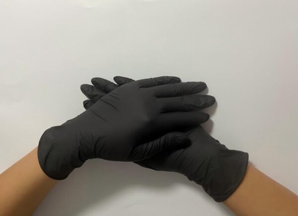 Disposable black nitrile gloves - Image 3